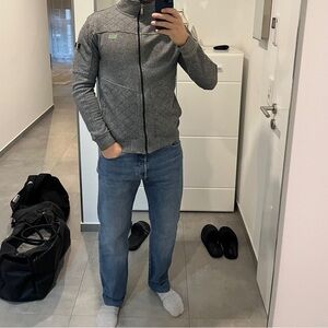 Hugo Boss gray zipper sweater winter men’s jumper
Slim fit 
Size L